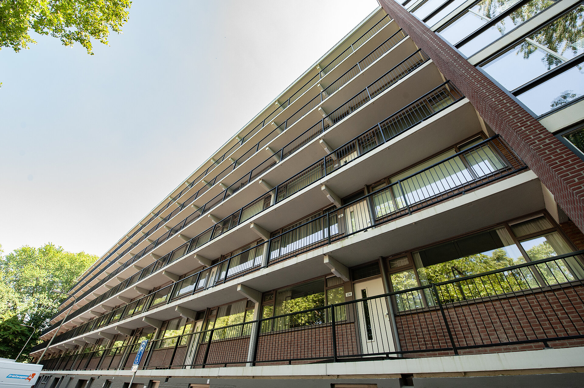 Gallerijzijde flat Schubertstraat